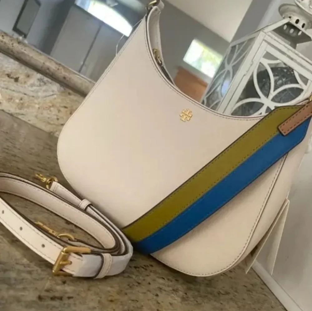 NWOT. Tory Burch Emerson Swingpack cream